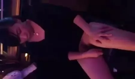 Pimp fucks در روسپی های ایستاده عکس کون وپستون کمرنگ است